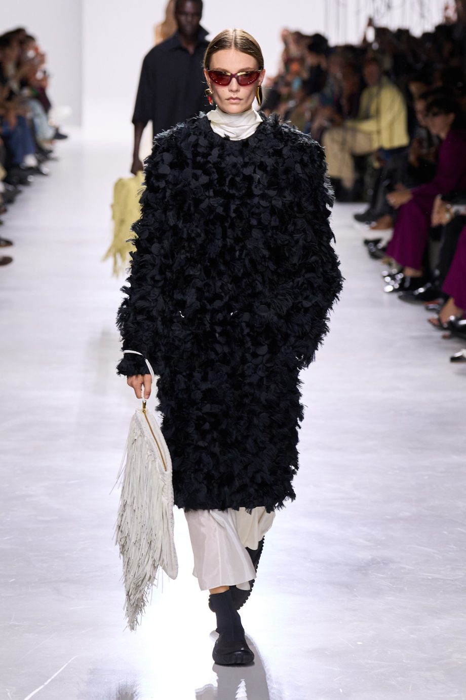 ik-was-bij-milan-fashion-week-en-weet-het-nu-zeker-deze-tassen-ga-je-volgend-jaar-overal-zien-365633