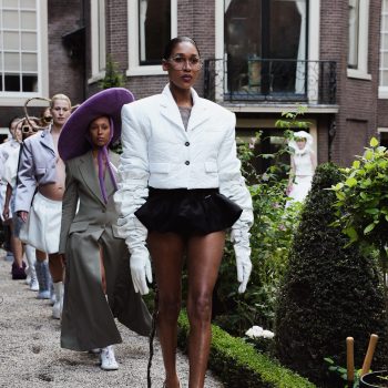 gia-bab-opent-yume-yume-in-bloementuin-tijdens-amsterdam-fashion-week-361595