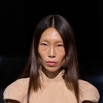 waarom-is-het-belangrijk-om-af-en-toe-de-scheiding-in-je-haar-te-veranderen-370979