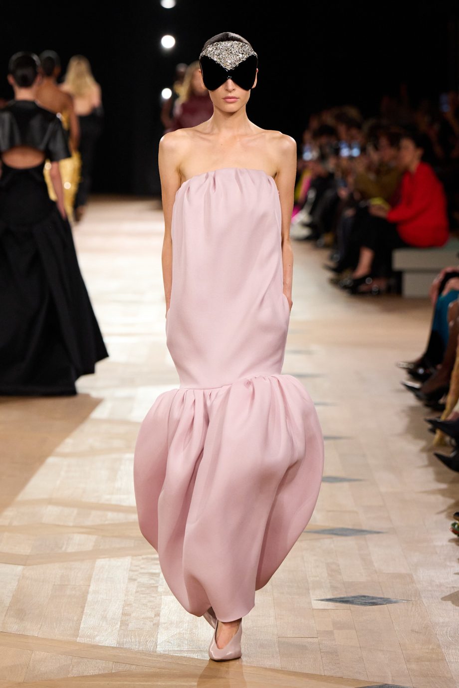balenciaga-keert-terug-naar-zijn-roots-dankzij-pierpaolo-piccioli-366619