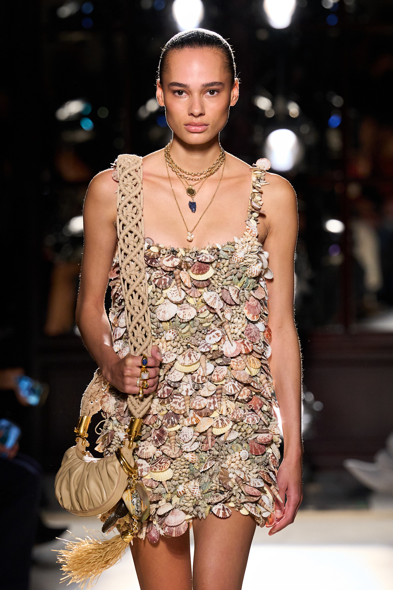 balmain lente/zomer 2026 model met schelpenjurk
