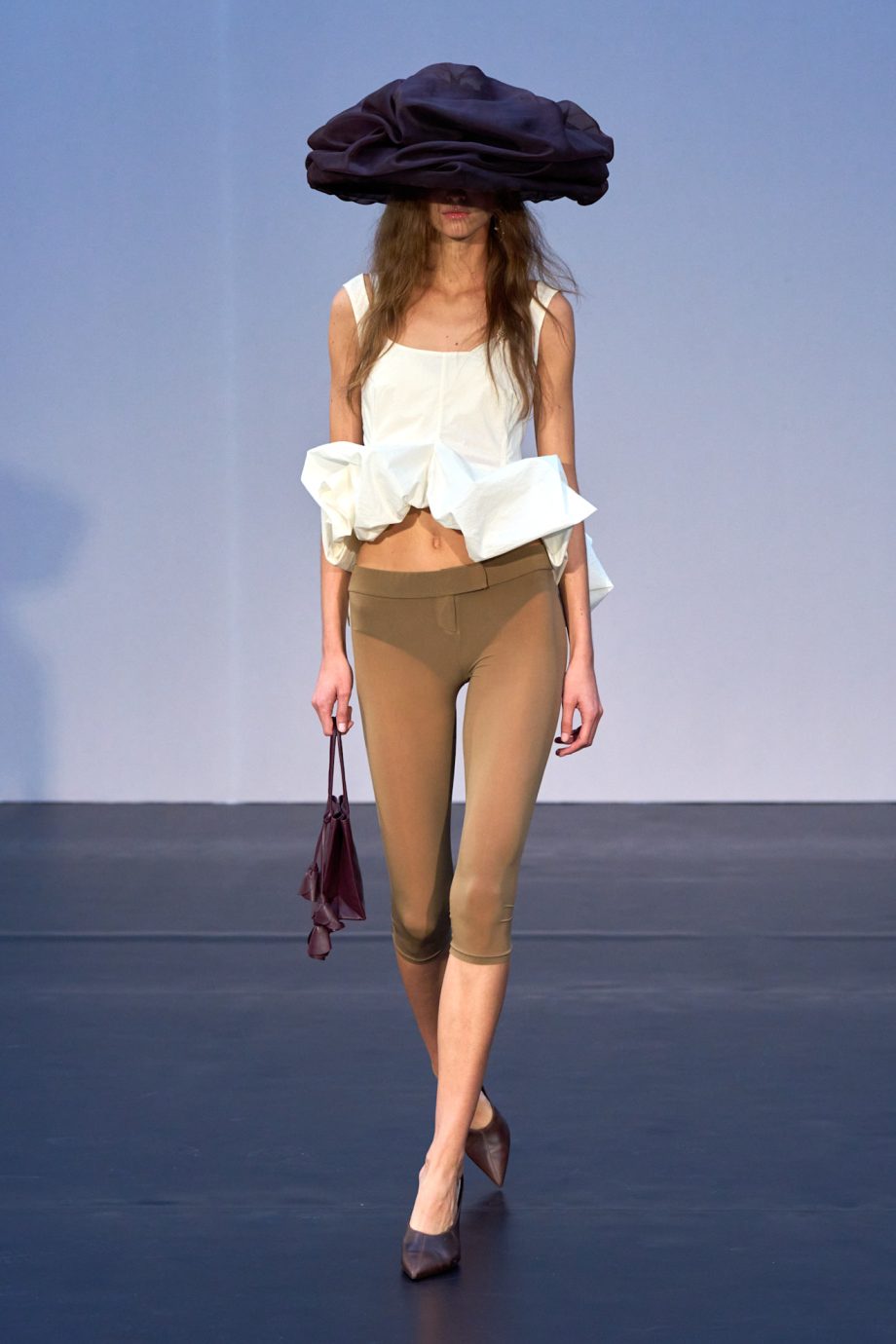 deze-weinig-verhullende-broek-wordt-een-van-de-grootste-trends-voor-lente-zomer-2026-367259