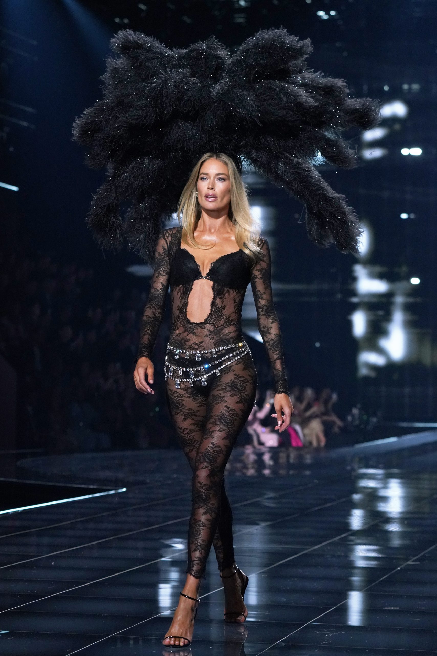 Doutzen Kroes bij Victoria's Secret Fashion Show 2025.