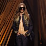 alexander mcqueen show tijdens paris fashion week ss26