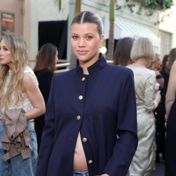 een-zwangere-sofia-grainge-richie-doet-clean-girl-beauty-voor-tijdens-vogue-world-2025-hollywood-370119