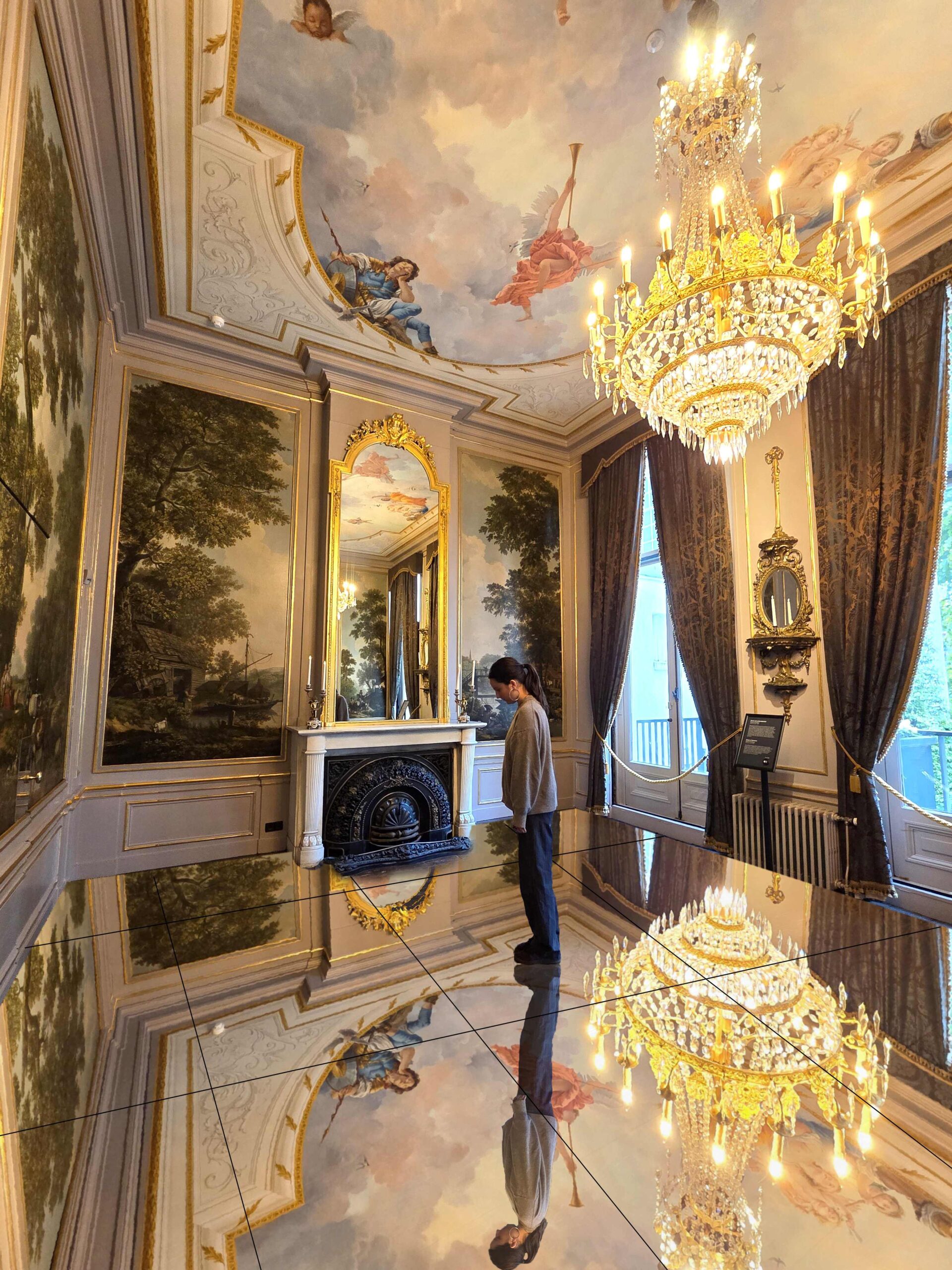 Spiegelvloer in het grachtenmuseum
