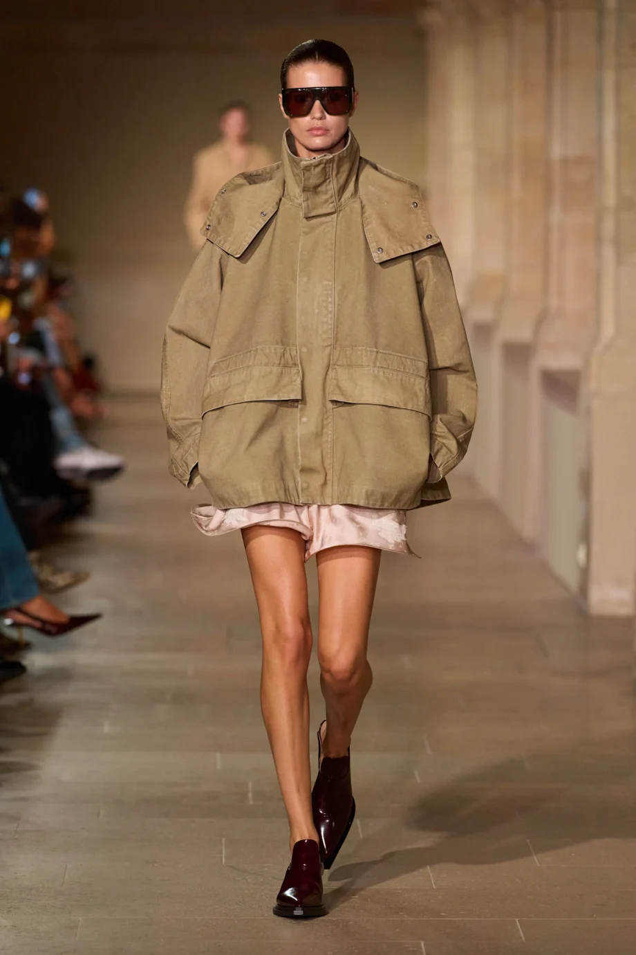 de-jas-met-hoge-kraag-staat-hoog-op-de-wishlist-van-elke-moderedacteur-366787