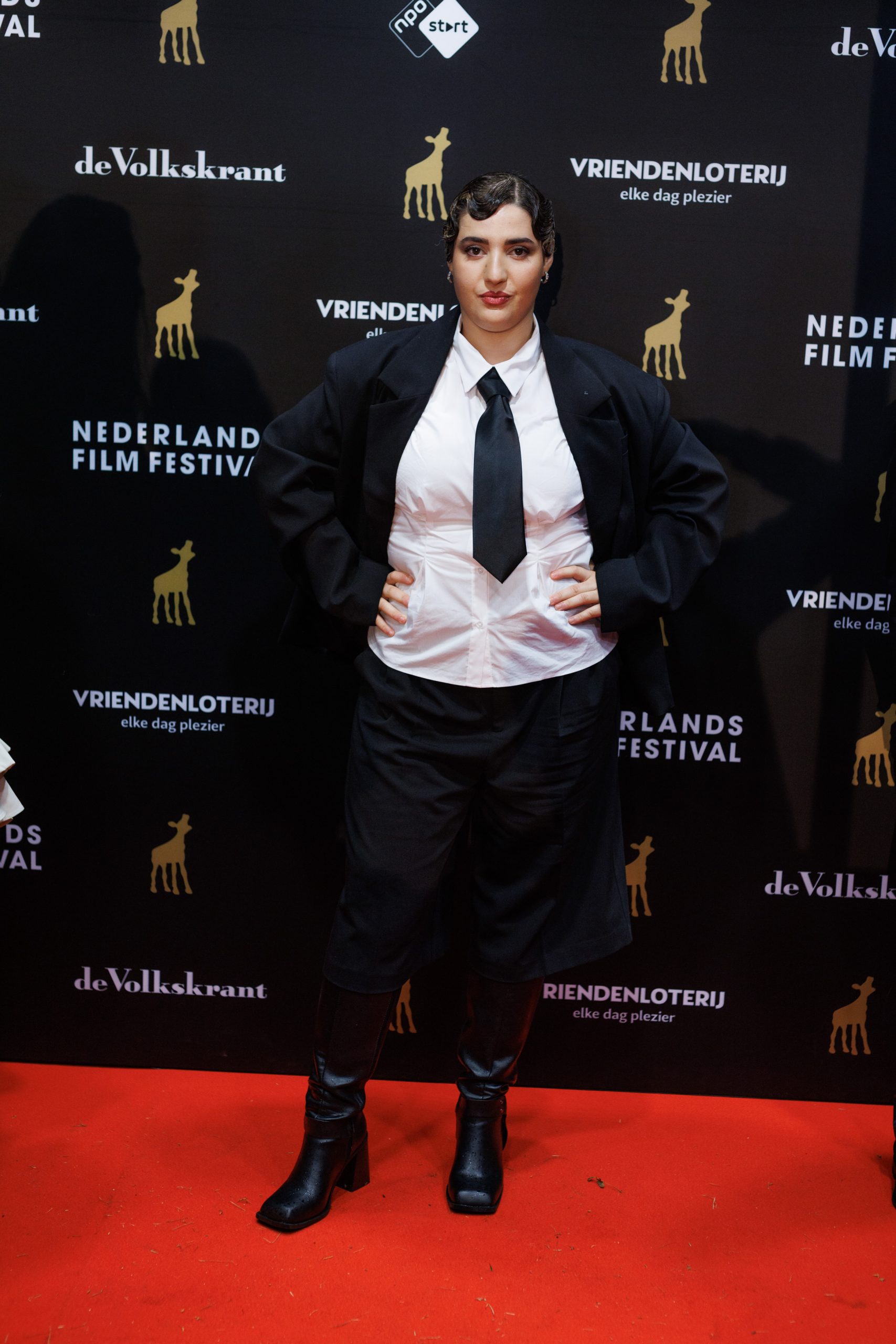 Ahlaam Teghadouini op rode loper bij Gouden Kalveren gala