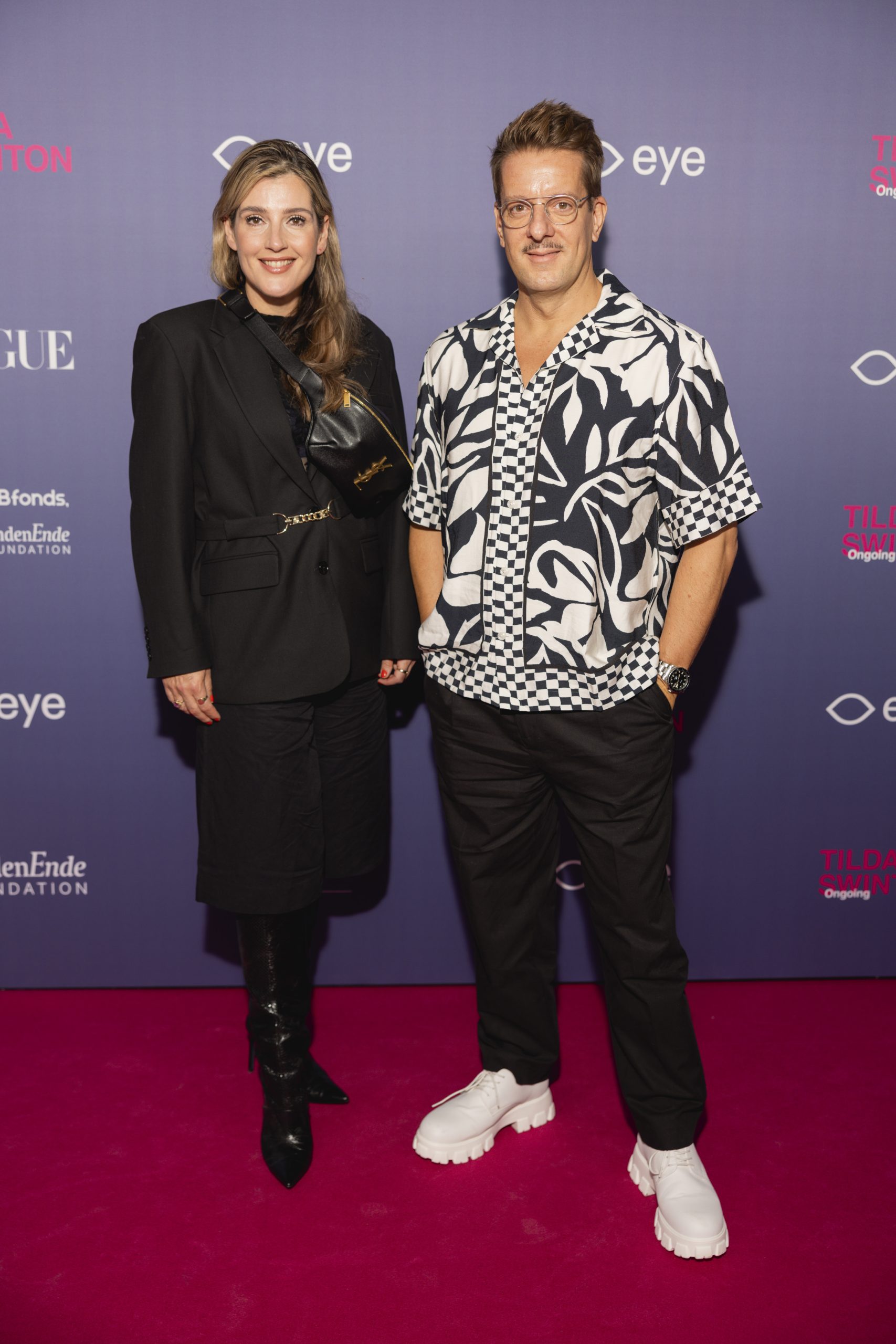 Tina de Bruin en Alex Klaassen op de rode loper bij Tilda Swinton