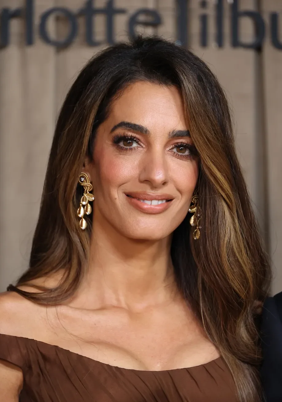 amal-clooney-geeft-haar-goedkeuring-aan-de-grootste-beautytrend-van-dit-najaar-366704