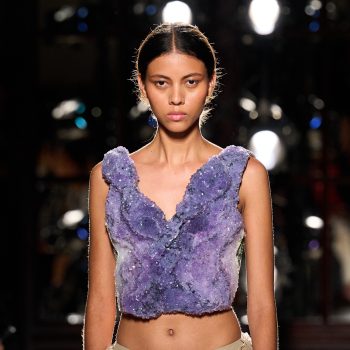 wil-je-zien-balmain-showt-een-top-van-edelsteen-tijdens-paris-fashion-week-366235