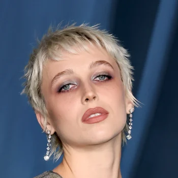 zijn-donkere-kringen-onder-je-ogen-een-nieuwe-make-up-trend-369743