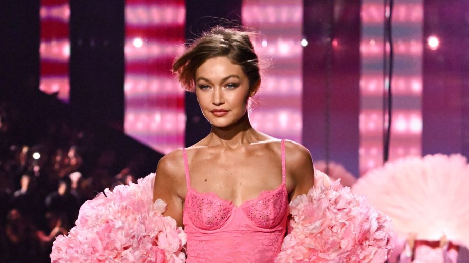 gigi-en-bella-hadid-schitteren-bij-de-victorias-secret-show-2025-368516