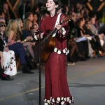 gracie adams zingt bij vogue world: hollywood 2025