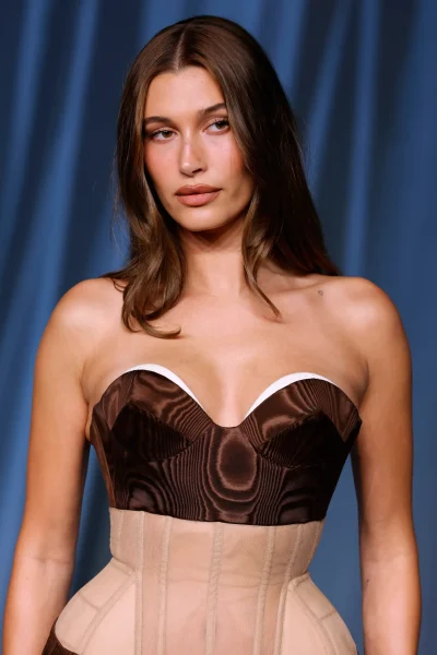 hailey-bieber-doet-geen-botox-dit-doet-ze-wel-aan-huidverzorging-370560