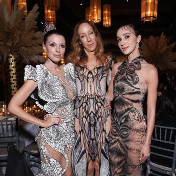julia-fox-draagt-transparante-iris-van-herpen-jurk-tijdens-gala-in-new-york-367374