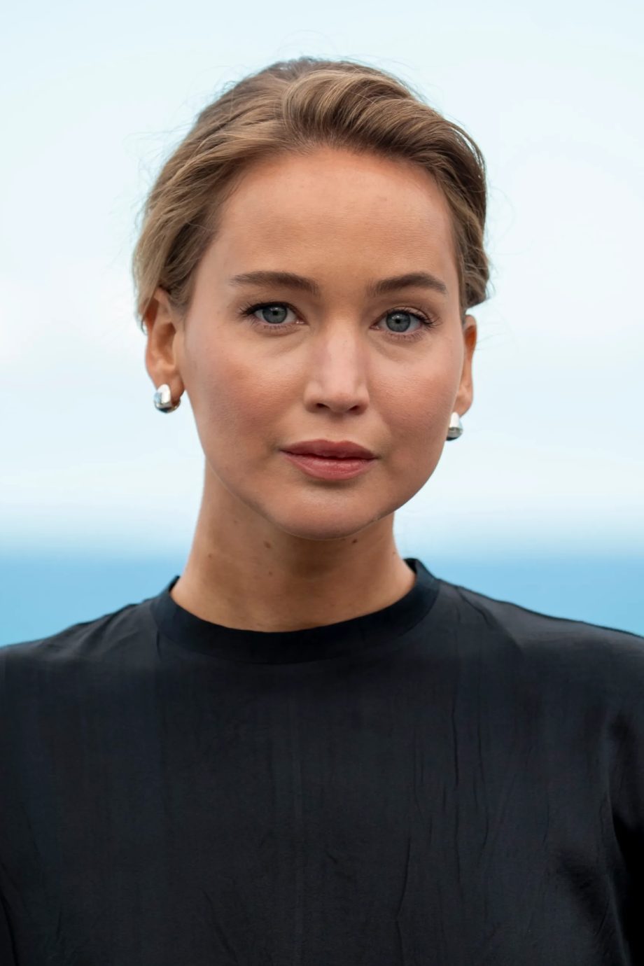 jennifer-lawrence-laat-zien-hoe-je-een-rechte-pony-draagt-in-de-herfst-366070