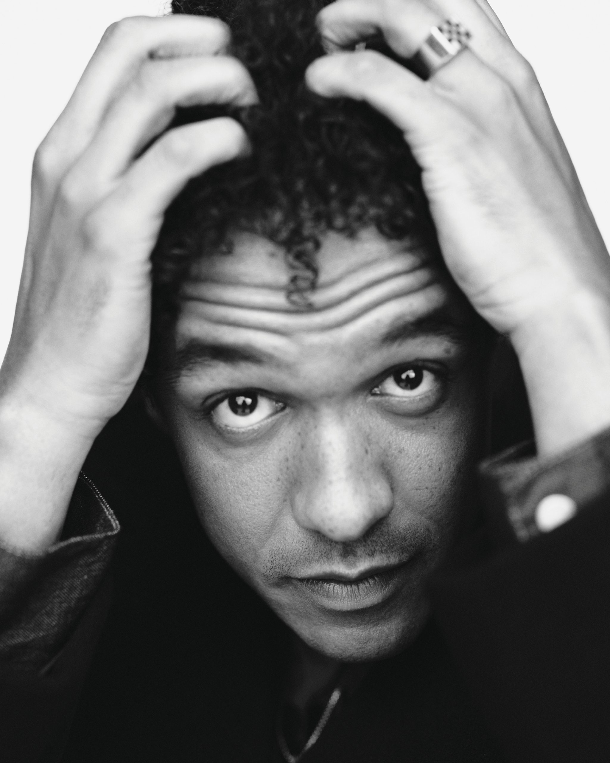 Jesse Mensah over Amsterdam Empire