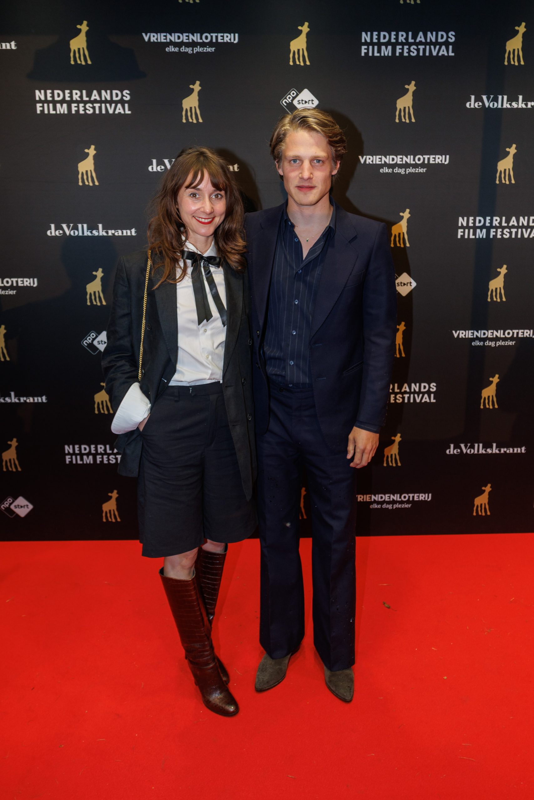 Joes Brauers en Julia Alkkermans op rode loper bij Gouden Kalveren gala