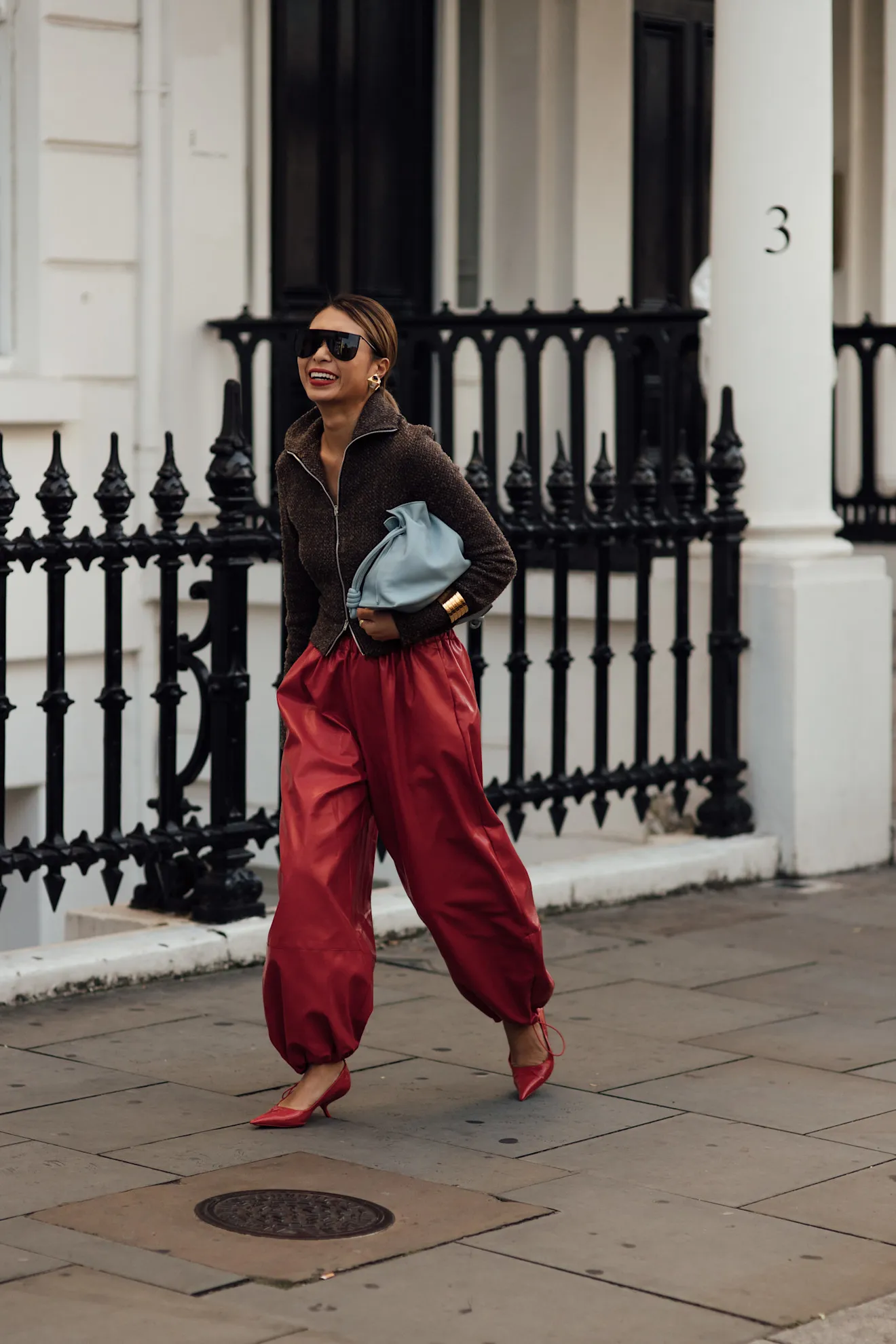 Kleurcombinatie bruin met burgundy.