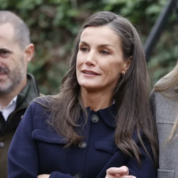 koningin-letizia-draagt-de-meest-gewilde-jeans-van-het-seizoen-370354