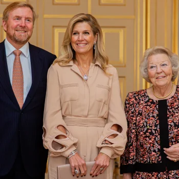 koningin-maxima-draagt-jumpsuit-met-opvallende-cut-outs-367719