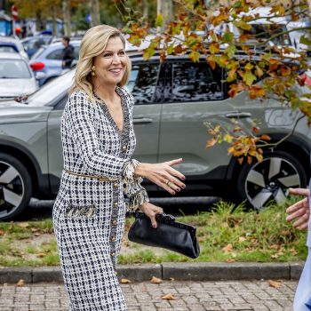 met-deze-jurk-komt-koningin-maxima-glansrijk-de-herfst-door-368494