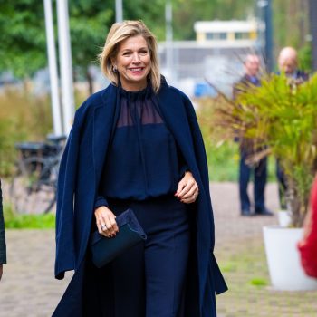 koningin-maxima-draagt-koningsblauwe-ton-sur-ton-herfstlook-367305