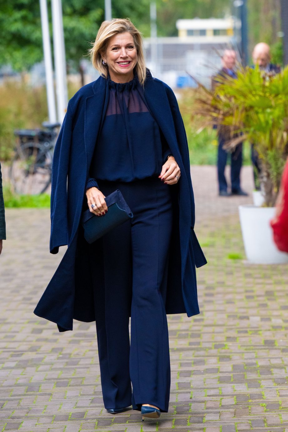 koningin-maxima-draagt-koningsblauwe-ton-sur-ton-herfstlook-367305