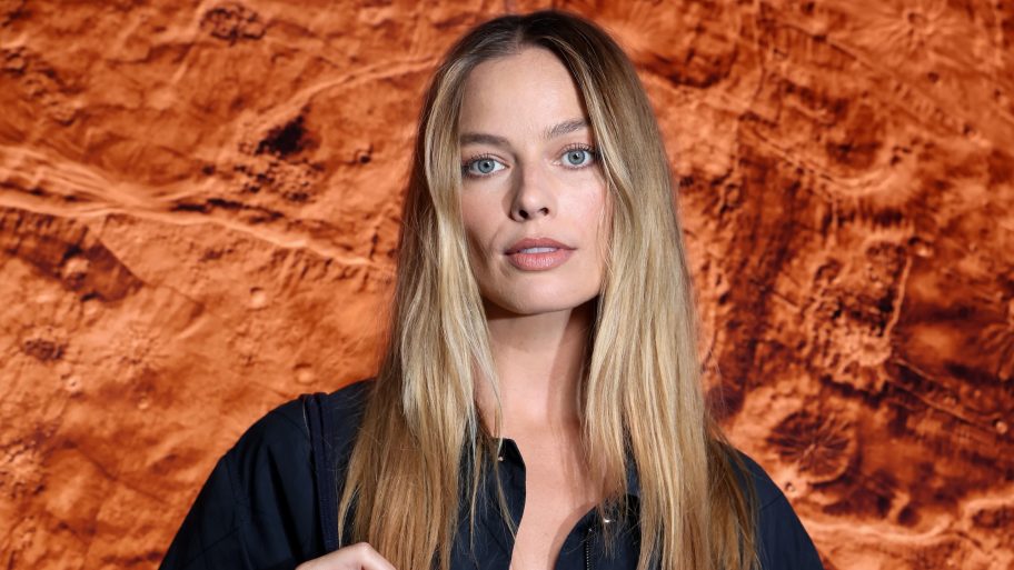 bekijk-hier-de-beste-looks-van-beroemdheden-front-row-bij-paris-fashion-week-366802