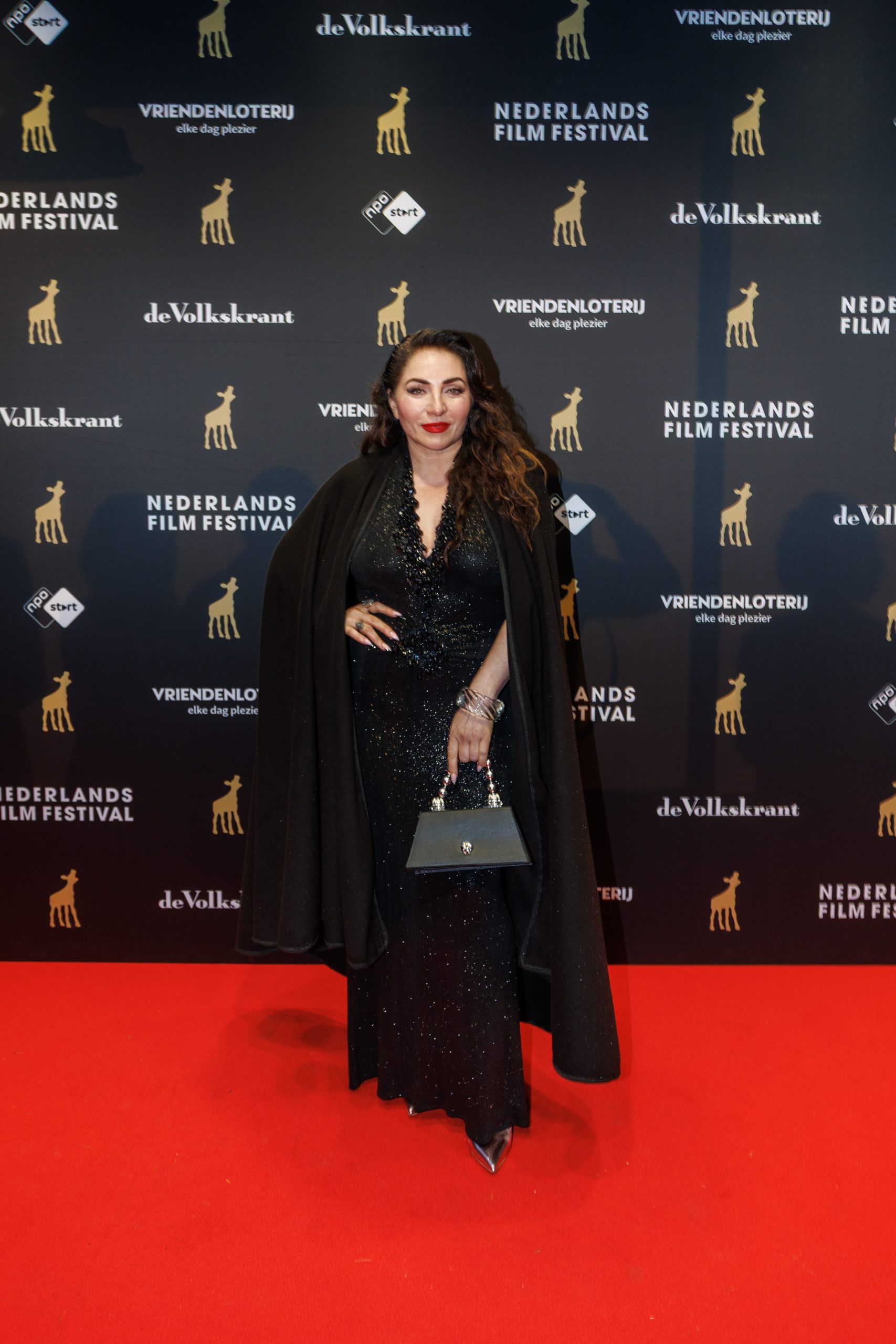 Nazmiye Oral op rode loper bij Gouden Kalveren gala