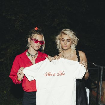 het-nee-is-nee-shirt-van-bente-en-maan-is-een-grote-hit-en-heeft-vooral-een-duidelijke-boodschap-370655