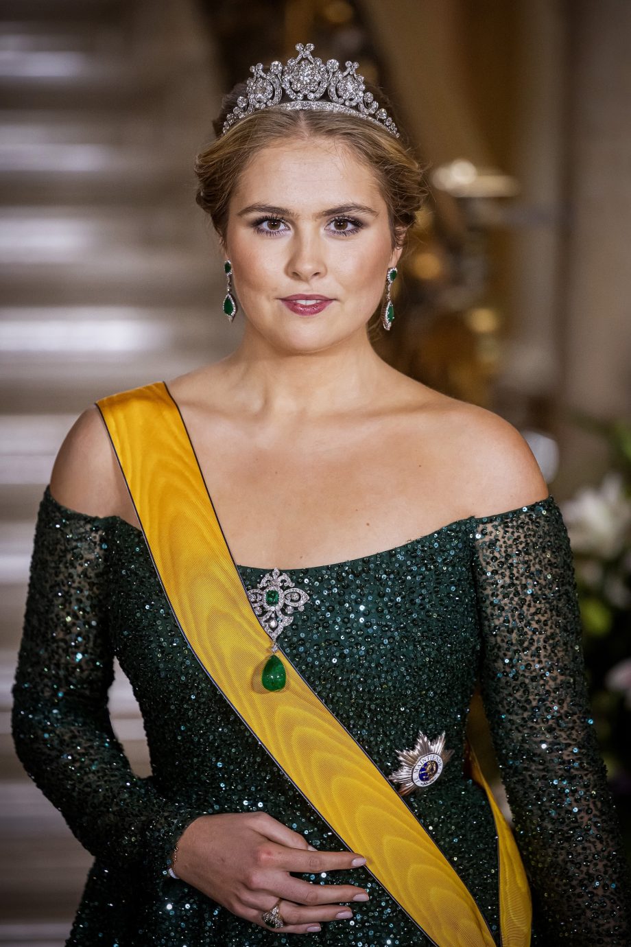 prinses-amalia-trekt-alle-aandacht-in-een-opvallende-groene-galajurk-366544