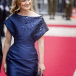 Prinses Elisabeth met blauwe tas