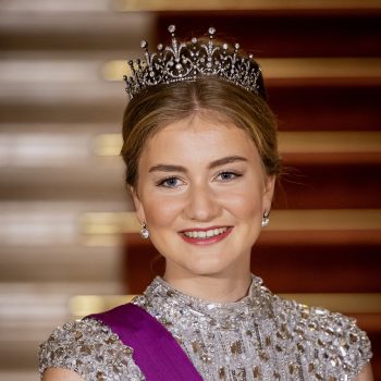 we-moeten-het-nog-even-hebben-over-de-kostbare-jurk-en-tiara-van-prinses-elisabeth-366597