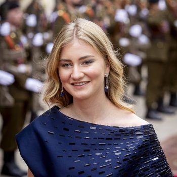 prinses-elisabeth-viert-haar-verjaardag-in-koningsblauwe-jurk-370014