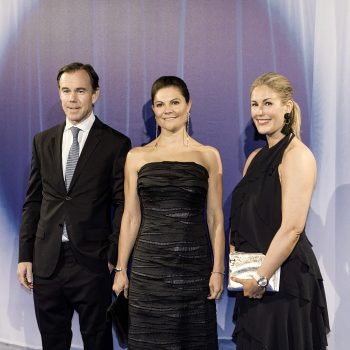 zweedse-kroonprinses-victoria-draagt-jurk-van-hm-naar-awardshow-370344