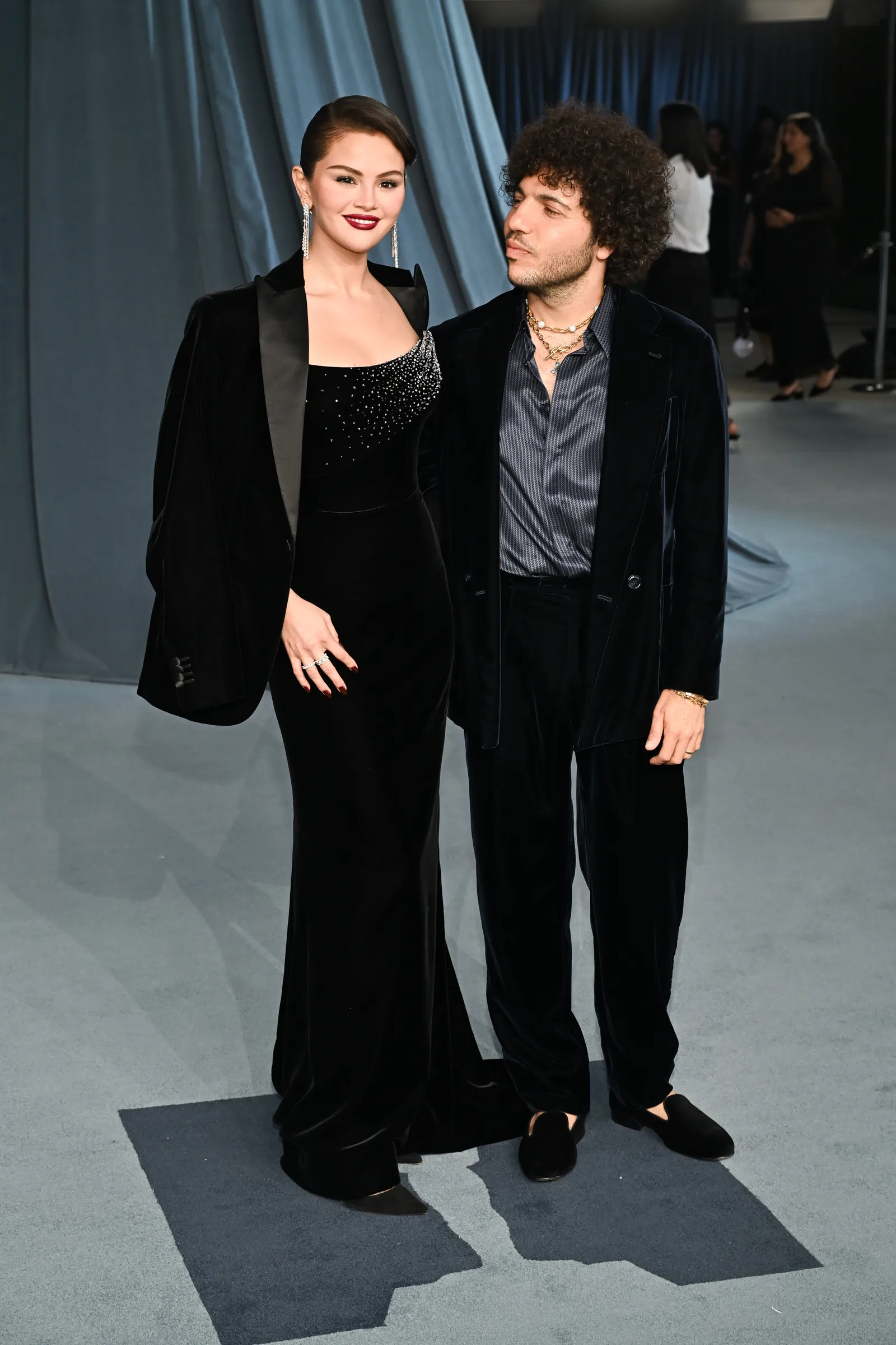 selena gomez en benny blanco bij academy museum gala