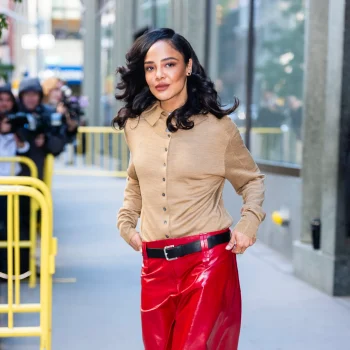 dit-is-de-kleurencombinatie-waarmee-tessa-thompson-de-herfst-verovert-369773
