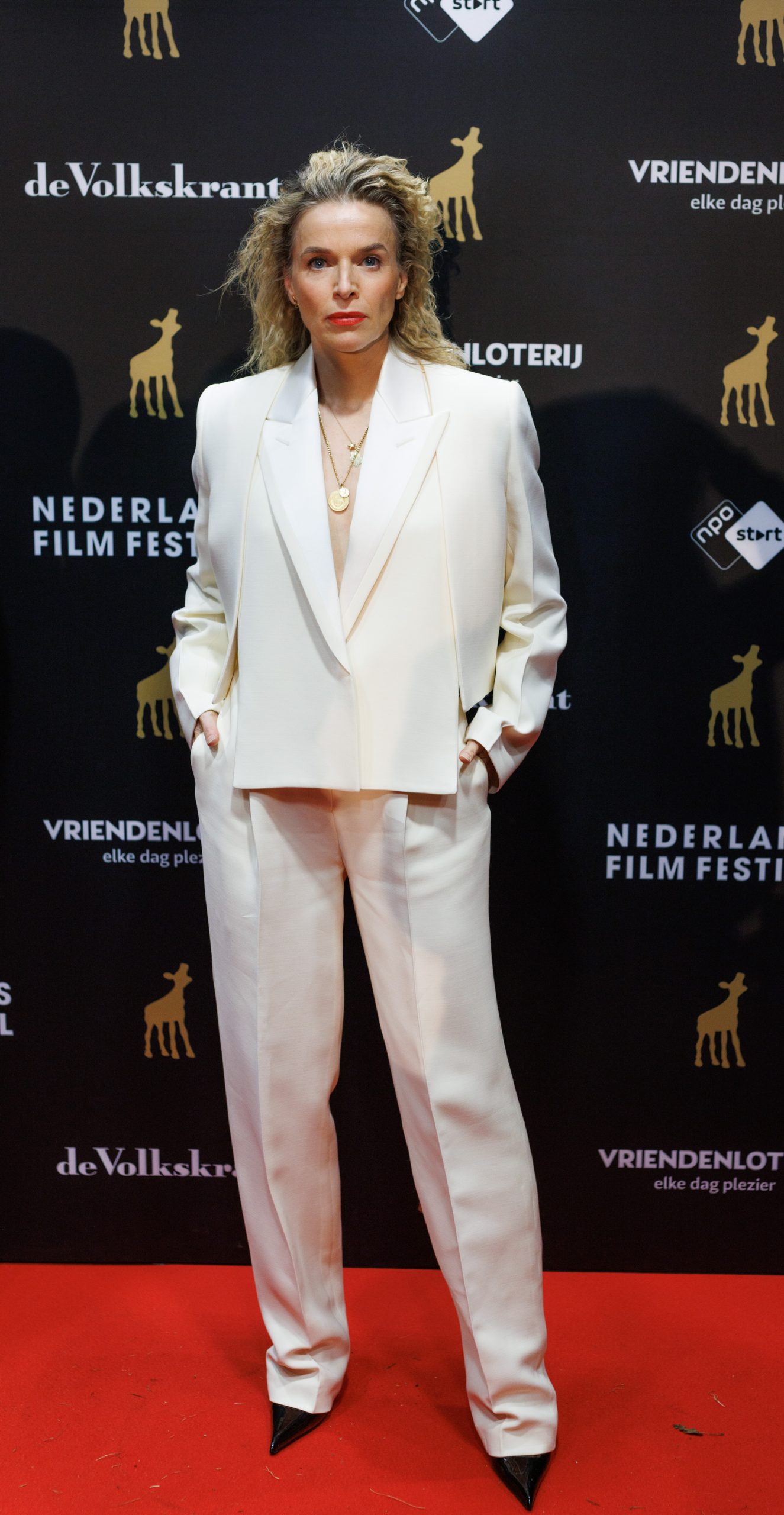 Thekla Reuten op rode loper bij Gouden Kalveren gala
