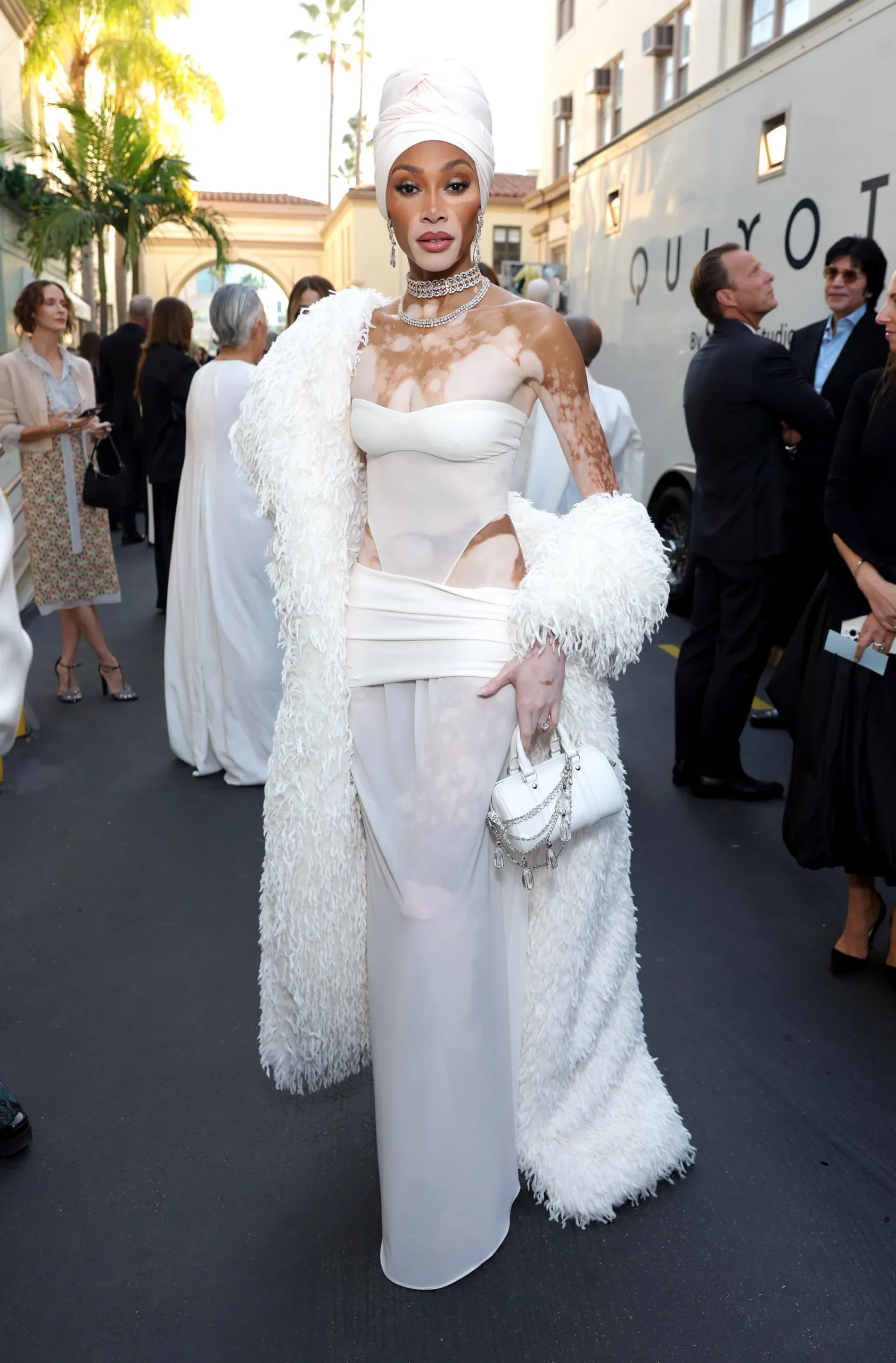 Winnie Harlow rode loper vogue world 2025