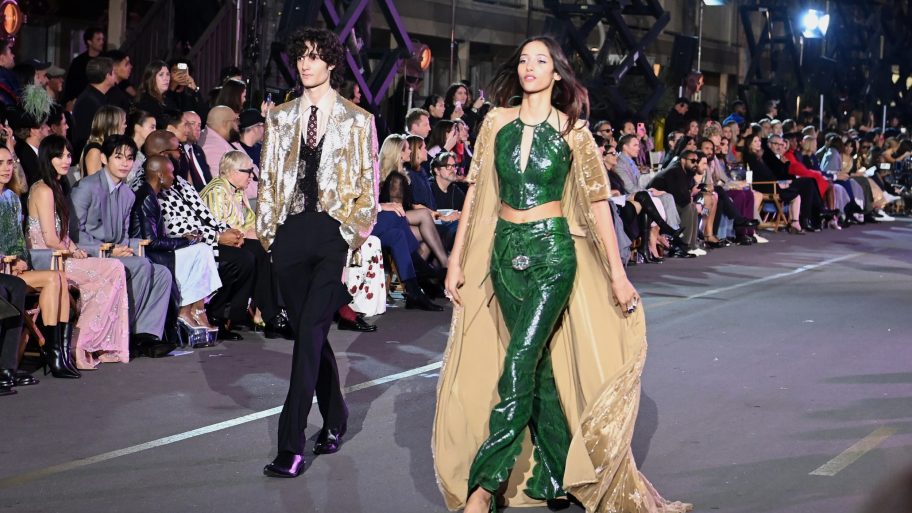 yasmin-wijnaldum-deelde-de-catwalk-tijdens-vogue-world-met-deze-twee-supersterren-370165