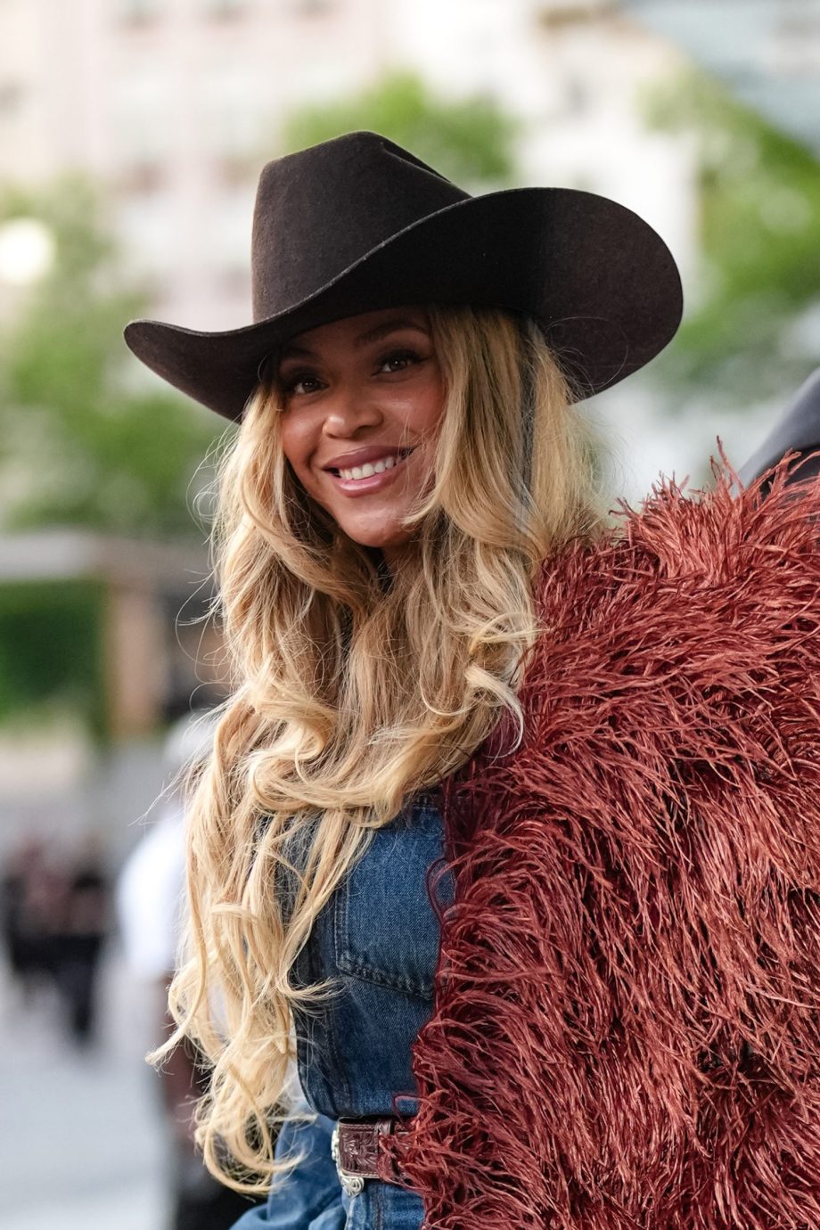 beyonce-draagt-haar-little-black-dress-achterstevoren-op-de-verjaardag-van-kris-jenner-372267