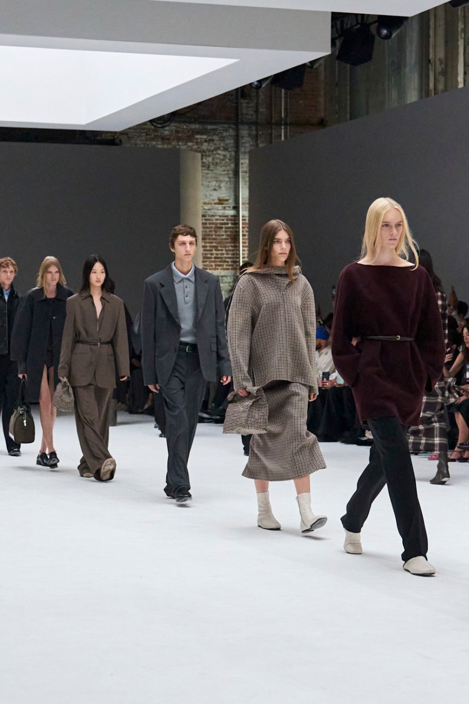 waarom-is-deze-simpele-betaalbare-trui-het-meeste-gezochte-kledingstuk-371541