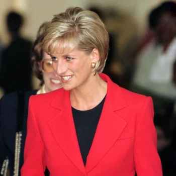 dit-klassieke-jasje-van-prinses-diana-maakt-een-stijlvolle-comeback-371186