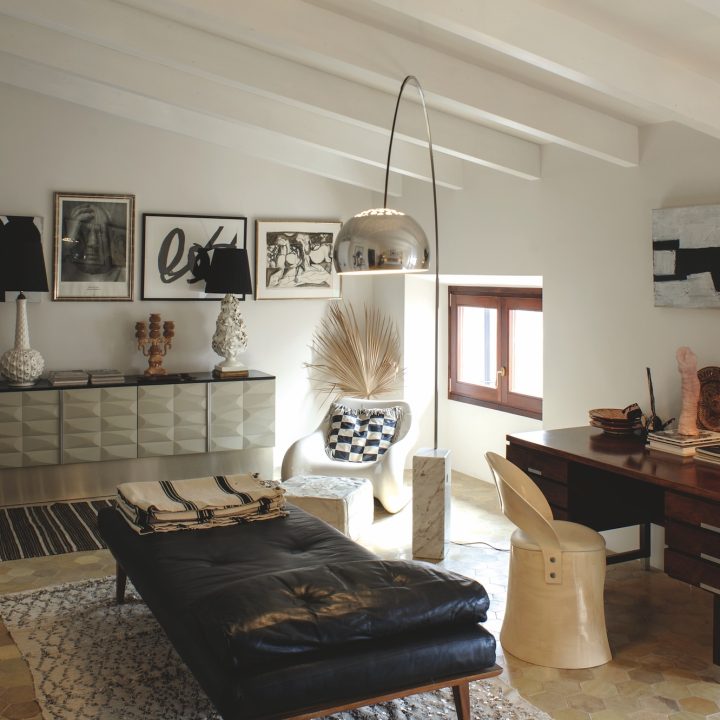 vergeet-bordeauxrood-in-je-interieur-dit-najaar-draait-alles-om-deze-tint-371948