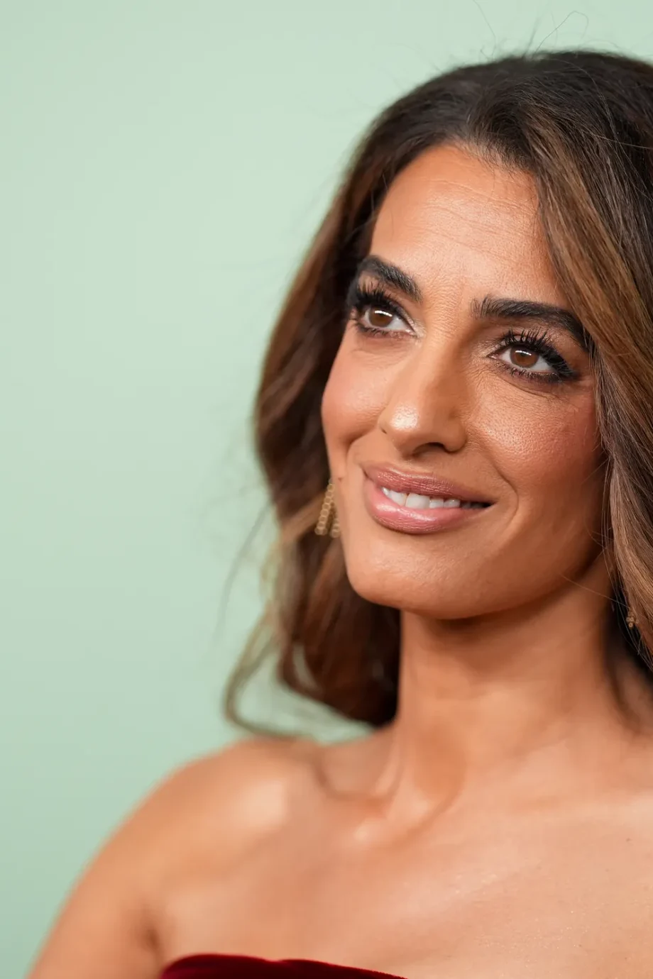 amal-clooney-kent-de-kracht-van-een-prachtig-op-maat-gemaakte-broek-373124