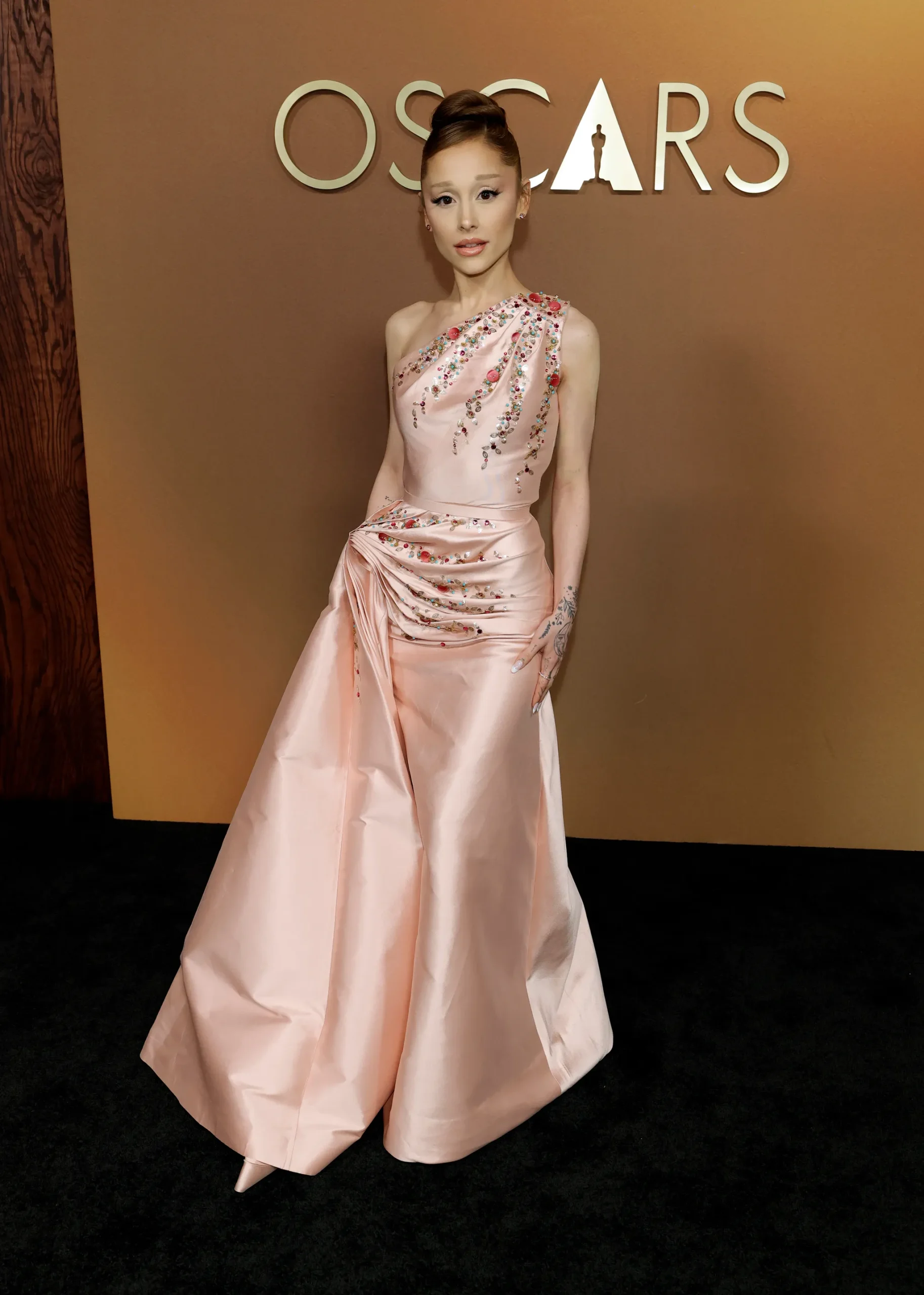 Ariana Grande bij de Governors Awards 2025