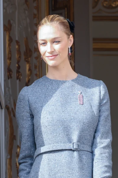 beatrice-borromeo-tilt-de-groutfit-naar-een-koninklijk-niveau-373747