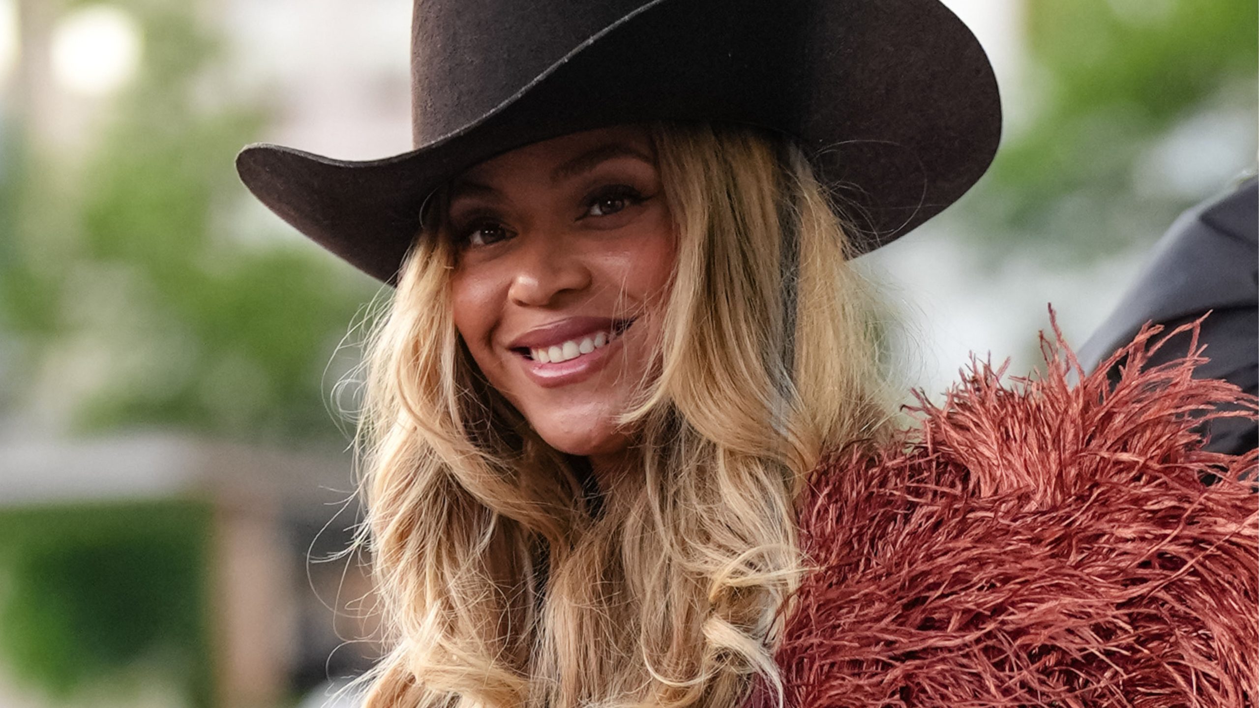 Beyoncé geeft handige stylingtruc op verjaardag Kris Jenner